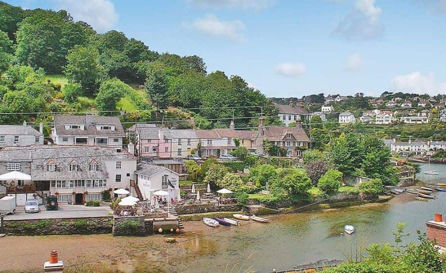 A Travel Guide to Noss Mayo Village in Devon