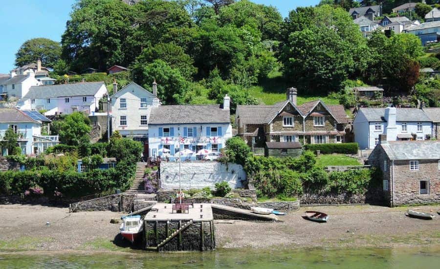 A Travel Guide to Noss Mayo Village in Devon