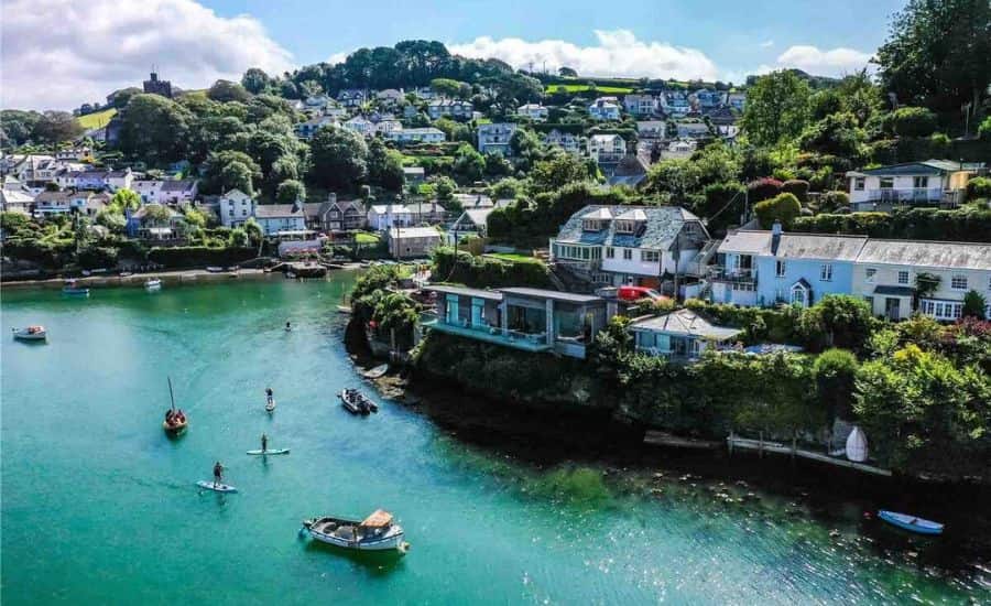 A Travel Guide to Noss Mayo Village in Devon